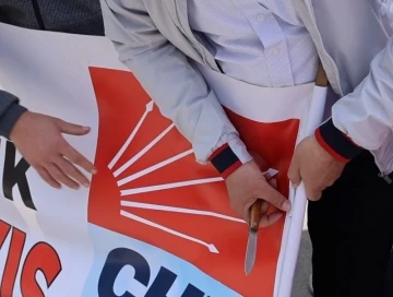 Kırşehir’de 1 Mayıs kutlamalarında pankartlardaki sopalar söküldü

