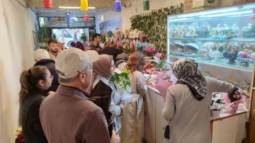 Kırşehir’de çiçekçilerde Anneler Günü yoğunluğu
