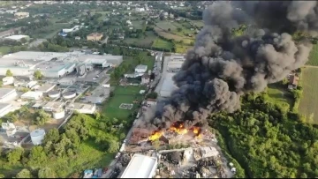 Kocaeli’de geri dönüşüm fabrikası yangını havadan dron ile görüntülendi
