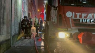 Kocaeli'de plastik ve kauçuk fabrikasında çıkan yangın söndürüldü