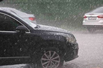 Konya’da aniden bastıran yağmur ve dolu etkili oldu
