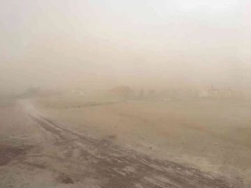 Konya’da kum fırtınası hayatı olumsuz ekliyor
