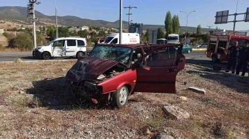 Konya’da öğretmenlerin olduğu araç otomobille çarpıştı: 6 yaralı
