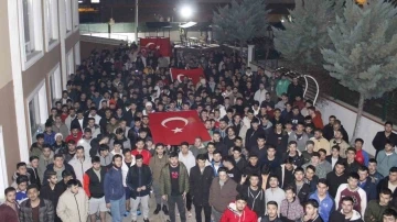 Konya’da yurtta kalan öğrenciler terörü lanetledi
