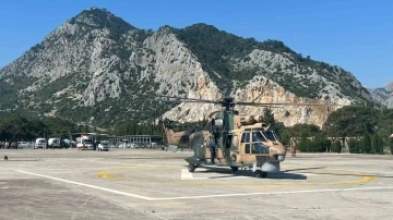 Konya’dan havalanan AS-532 Couger tipi helikopter, tahliye çalışmalarına devam ediyor
