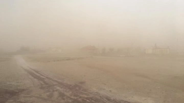 Konya'da kum fırtınası: Bir anda başladı, göz gözü görmüyor