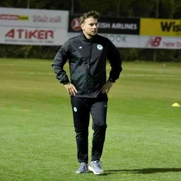 Konyaspor’da Aleksandar Stanojevic takımla ilk antrenmanına çıktı
