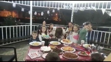 Köpeği için doğum günü yaptı, partiye çocuklar hayvanlarıyla katıldı
