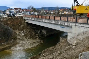 Köprü yapımında çalışmalar büyük ölçüde tamamlandı

