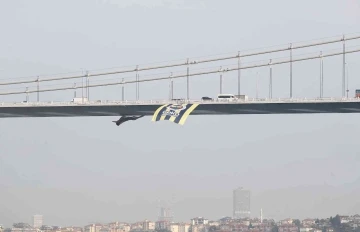 Köprülere Fenerbahçe bayrakları asıldı
