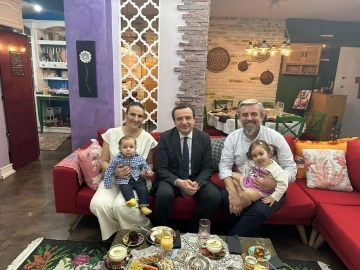 Kosova Başbakanı Kurti, Türk milletvekilinin evinde iftar sofrasına konuk oldu
