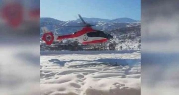 Köylü vatandaşlar ambulans helikopter için dumanla konum belirledi