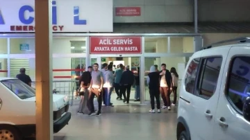 Kozan'da 14 lise öğrencisi, çiğ köfteden zehirlenme şüphesiyle hastaneye kaldırıldı