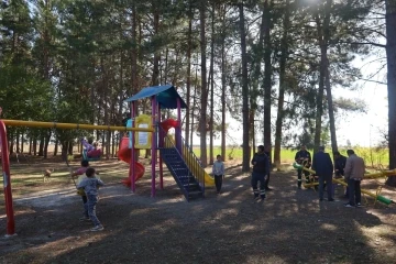 Kozan’ın ücra köşelerine belediyeden çocuk parkı
