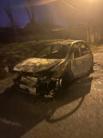 Küçükçekmece’de çalınan otomobil Sultangazi’de yakılmış halde bulundu
