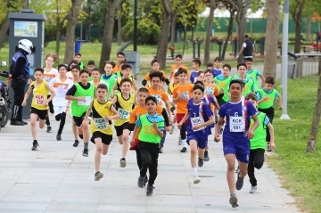 Küçükçekmece’de öğrenciler 23 Nisan koşusunda yarıştı
