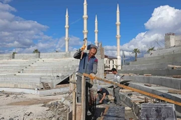 Kumluca Atatürk Stadyumu’nun kaba inşaatı yüzde 85 tamamlandı
