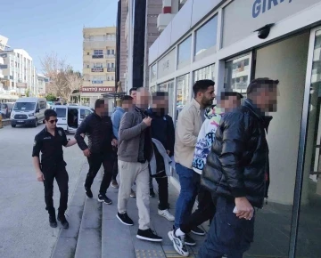 Kuşadası’nda suçüstü yakalanan 6 organizatör tutuklandı
