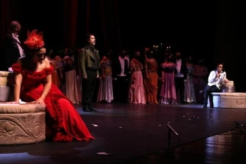 La Traviata rejili konser seyircisini bekliyor