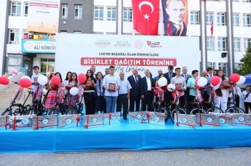 LGS Türkiye birincisine bisiklet ve bilgisayar hediyesi
