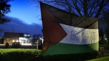 Londra'daki Aktivistler İsrail Şirketinin Önünde Nöbet Tutuyor
