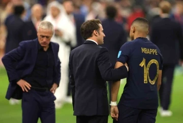 Macron, Dünya Kupası’nı kaybeden Fransız oyuncuları teselli etti
