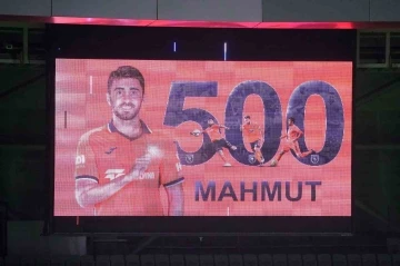 Mahmut Tekdemir, Başakşehir formasıyla 500. maçına çıktı
