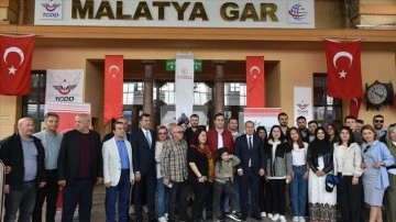 Malatya Garı'nda Turistik Diyarbakır Ekspresi Yolcuları Karşılandı