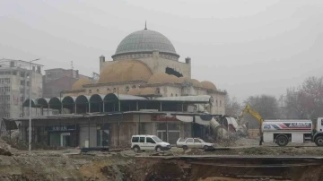 Malatya’nın sembol yapılarından Söğütlü Camii’nde yıkım başladı
