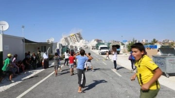 Malatya'da ağır hasarlı bina yıkıldı