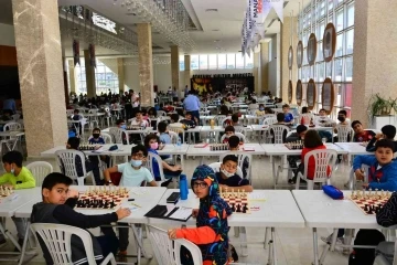 Manavgat 23 Nisan Satranç Turnuvasına 300 genç katıldı
