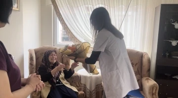Manisa Şehir Hastanesinden 101 yaşındaki kadına ziyaret
