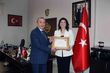 Manisa TSO Başkanı Mehmet Yılmaz mazbatasını aldı
