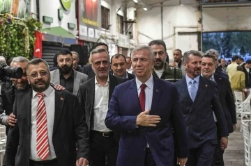 Mansur Yavaş’tan seçim sonrası ilk ziyaret Ankara Toptancı Hali’ne
