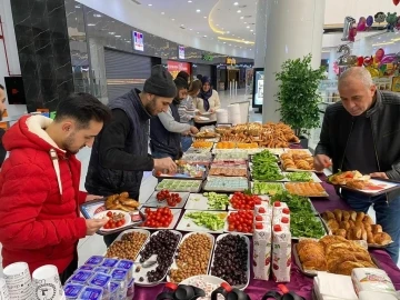 Mardin’de AVM’de 12 Aralık Mağazacılar Günü kutlandı
