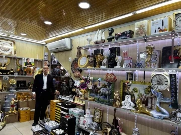 Mardin’de dededen kalma dükkanda 65 yıldır eskiyen eşyaları satılıyor
