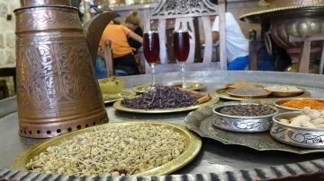 Mardin’de kavurucu yaz sıcağının serinleten içeceği ’reyhan şerbeti’
