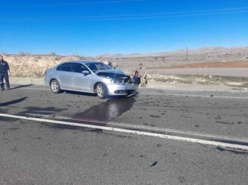 Mardin’de Otomobil ile Hafif Ticari Aracın Çarpıştığı Kazada 3 Yaralı