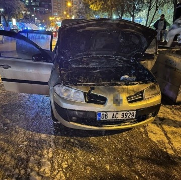 Mardin'de Park Halindeki Otomobil Alev Aldı
