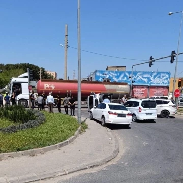 Mardin’de tır, minibüse ve hafif ticari araca çarptı: 4 yaralı
