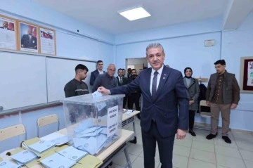 Mardin Valisi Tuncay Akkoyun Ailesiyle Birlikte Oy Kullandı