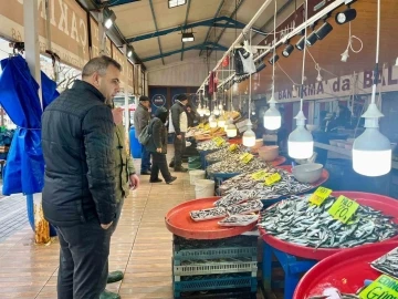 Marmara’daki fırtına balık fiyatlarını etkiledi

