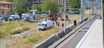 Marmaray İstasyonu’nda dengesini kaybeden genç raylara düştü
