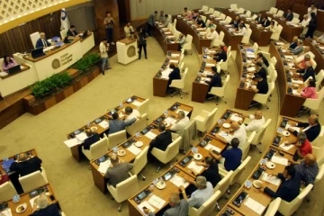 Mecliste sivrisineğe karşı cibinlik önerisi