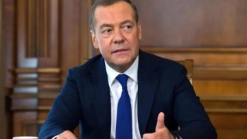 Medvedev: Nükleer silah kullanmak zorunda kalırız
