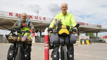 Mekke'ye Pedal Çeviren İki Bisikletçi Türkiye'ye Ulaştı