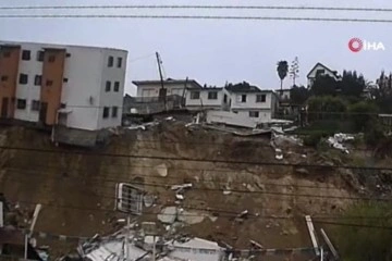 Meksika’da 3 katlı bina devrildi
