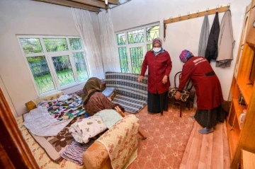 Meram’da yalnız ve geliri olmayan yaşlıların evleri bayrama hazırlanıyor
