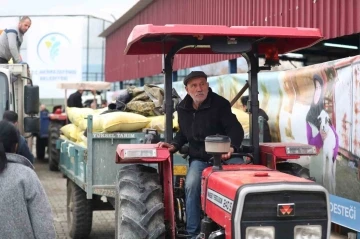 Merkezefendi Belediyesi çiftçilere 100 ton gübre desteği sağladı
