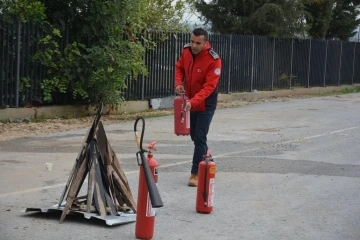 Mersin Büyükşehir Belediyesi personeline ’yangına müdahale’ eğitimi
